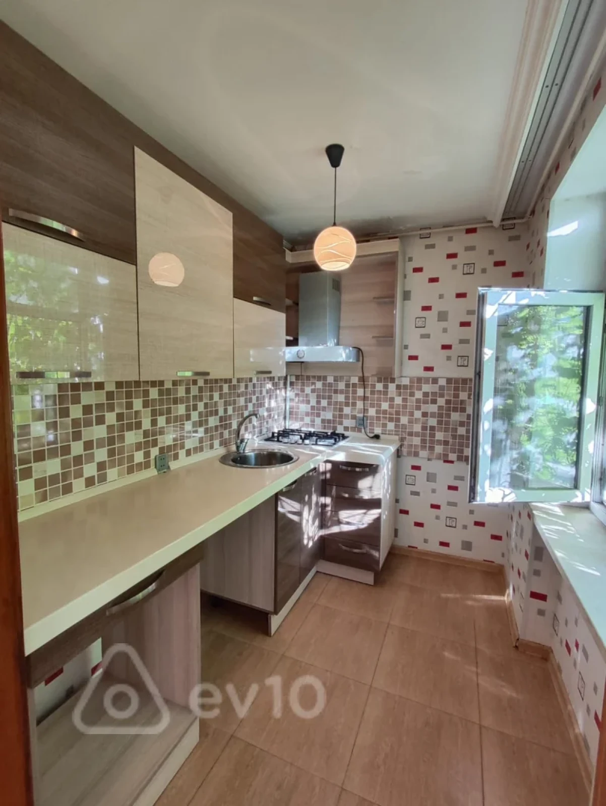 Satılır 2 otaqlı köhnə tikili 55 m²