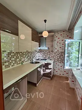 Satılır 2 otaqlı köhnə tikili 55 m²