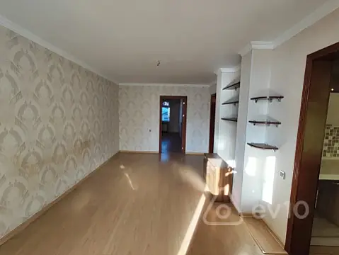 Satılır 2 otaqlı köhnə tikili 55 m²