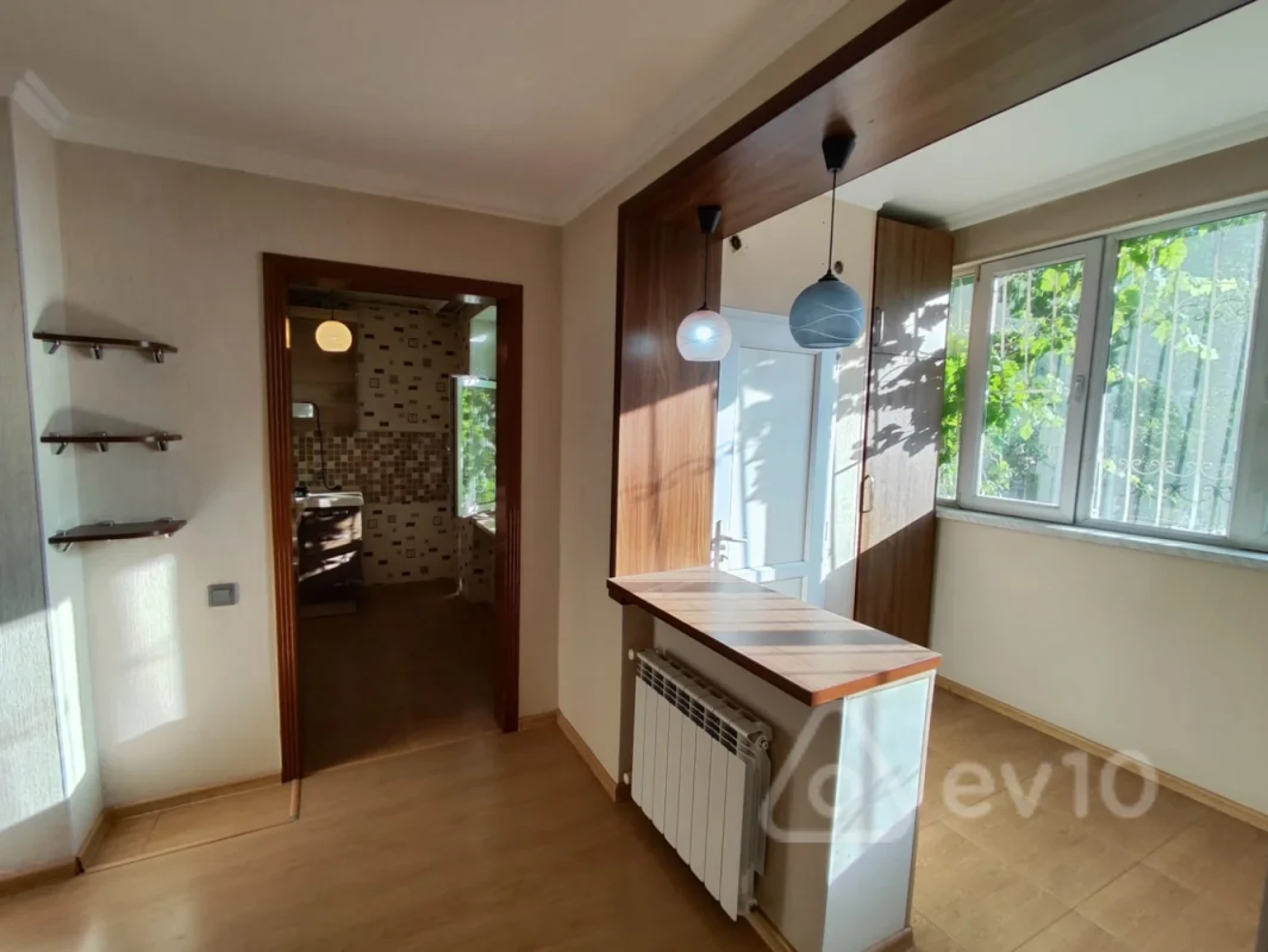 Satılır 2 otaqlı köhnə tikili 55 m²