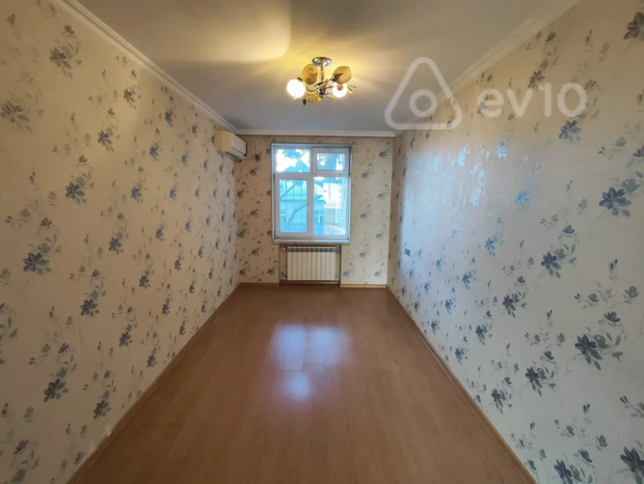 Satılır 2 otaqlı köhnə tikili 55 m²