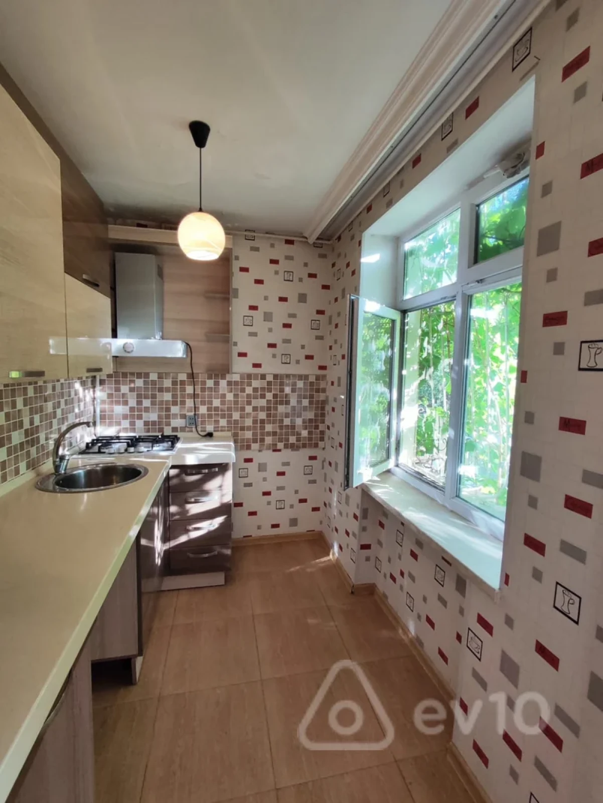 Satılır 2 otaqlı köhnə tikili 55 m²