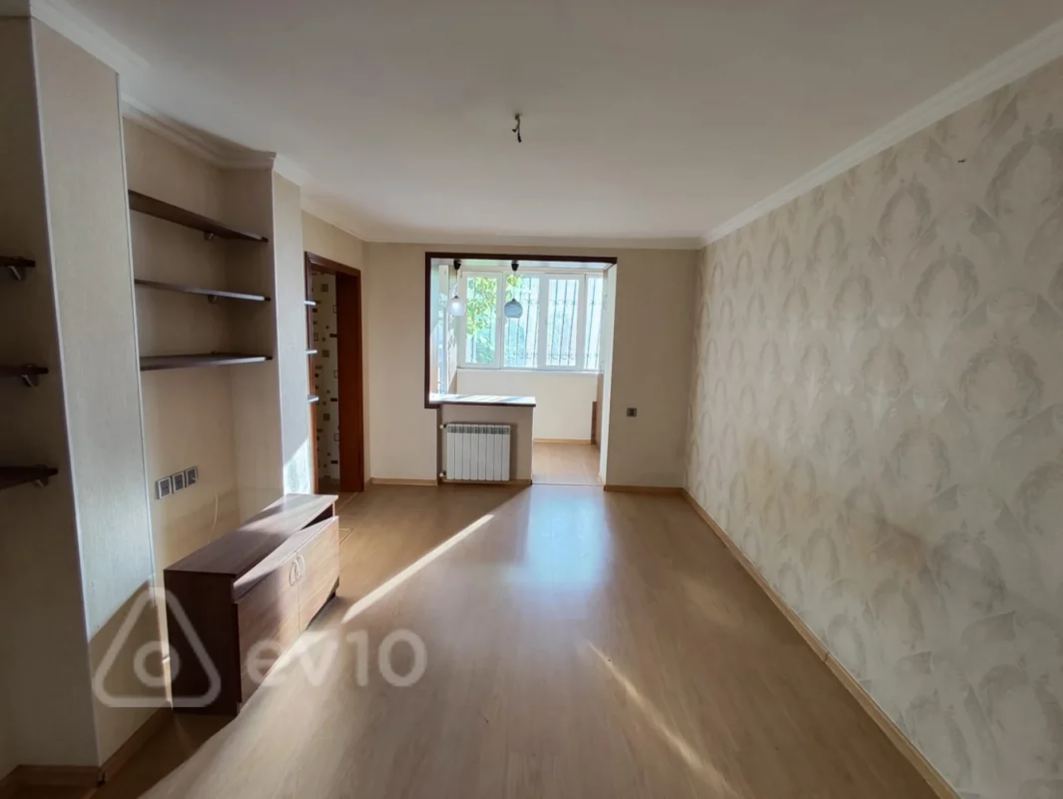 Satılır 2 otaqlı köhnə tikili 55 m²