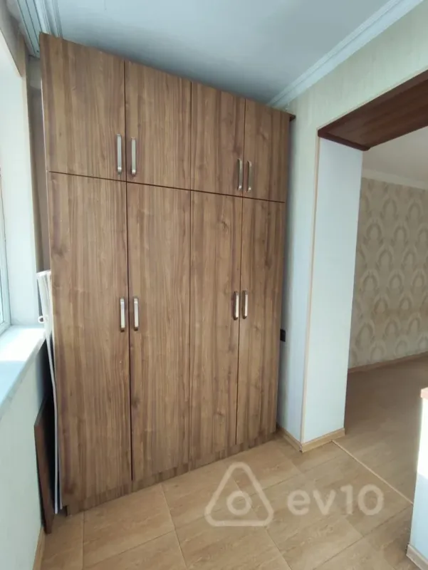 Satılır 2 otaqlı köhnə tikili 55 m²