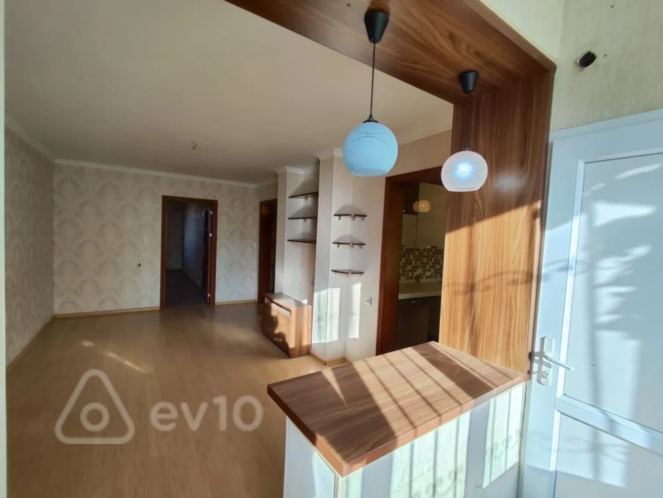 Satılır 2 otaqlı köhnə tikili 55 m²