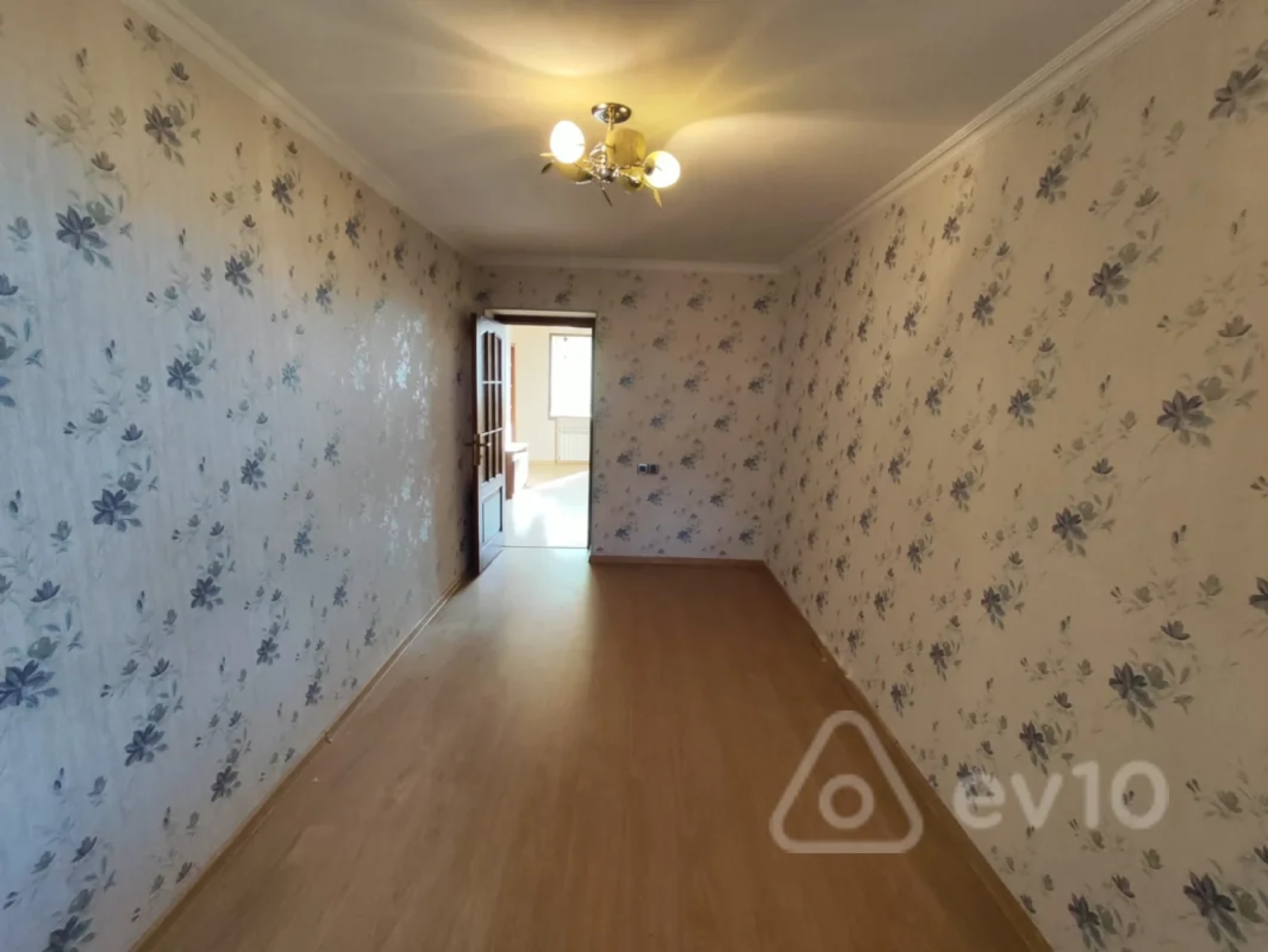 Satılır 2 otaqlı köhnə tikili 55 m²