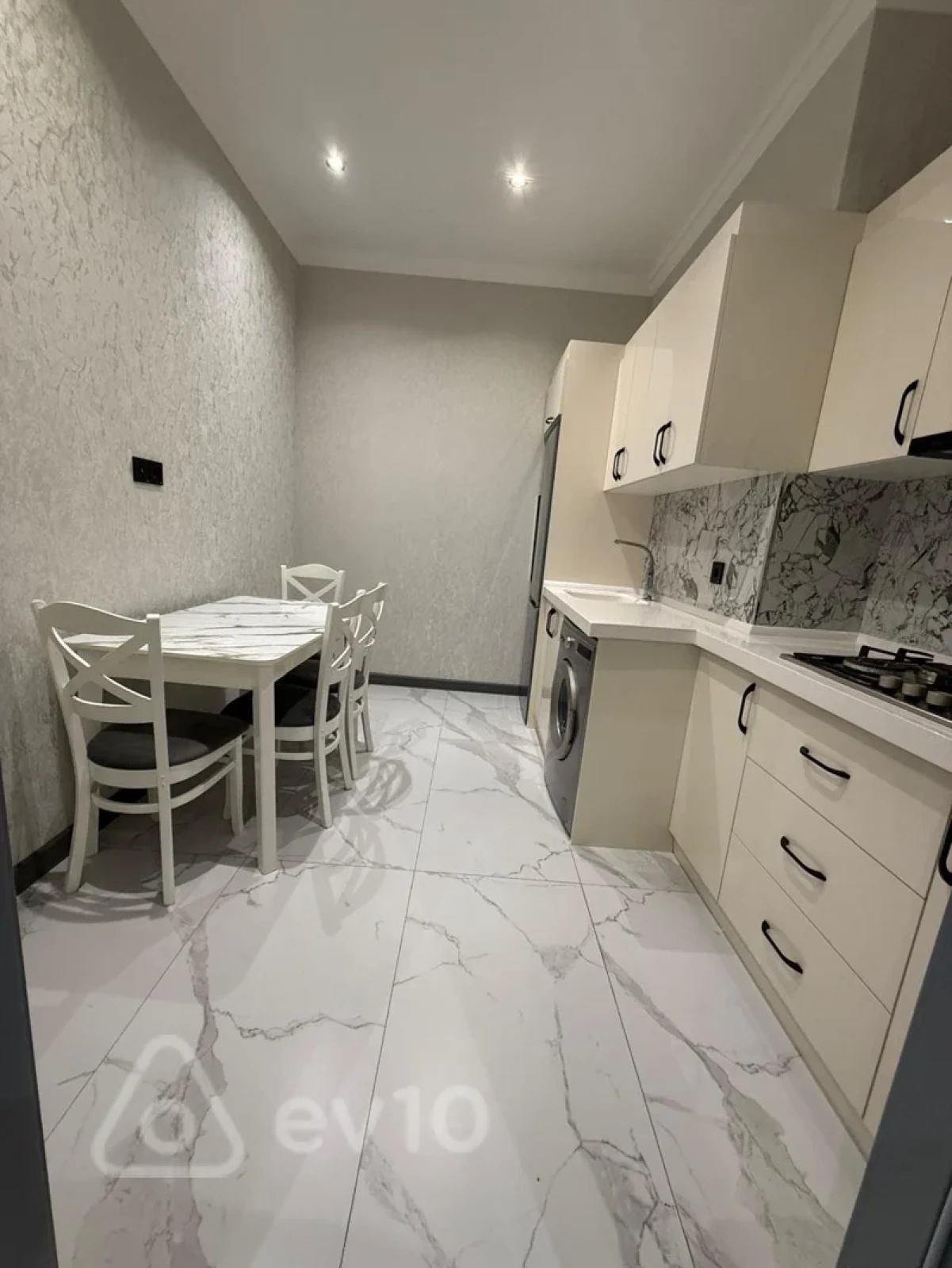 Kirayə verilir 3 otaqlı yeni tikili 112 m²