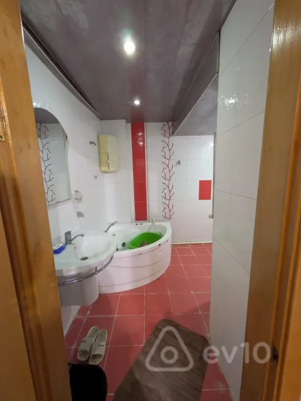 Kirayə verilir 3 otaqlı yeni tikili 75 m²