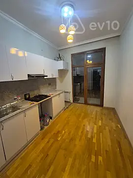 Kirayə verilir 2 otaqlı yeni tikili 70 m²