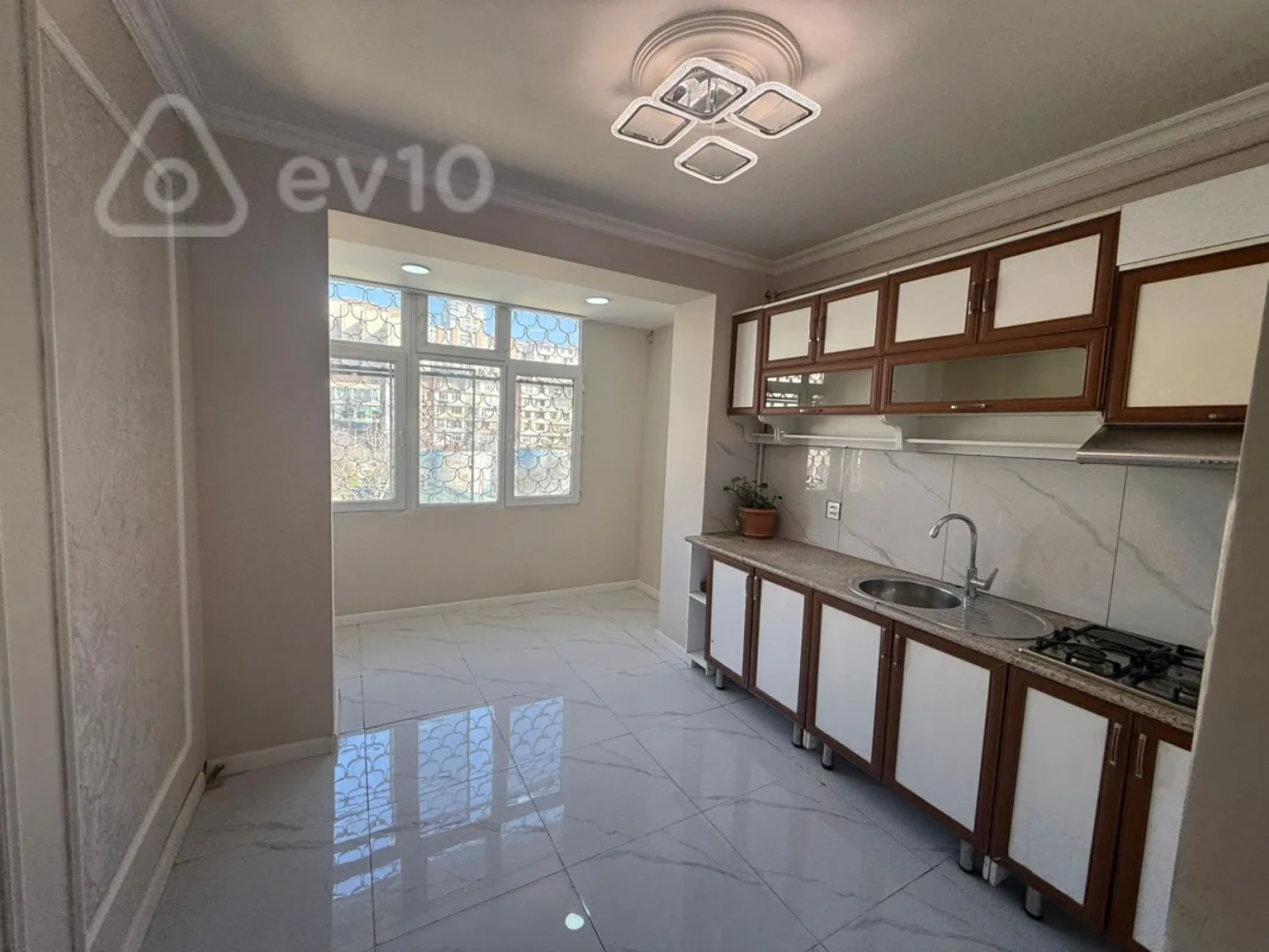 Satılır 3 otaqlı köhnə tikili 85 m²