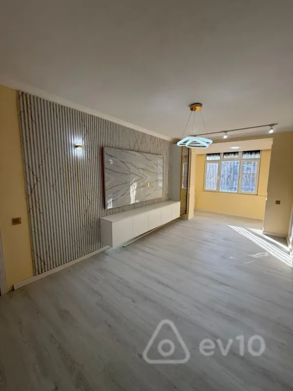 Satılır 3 otaqlı köhnə tikili 85 m²