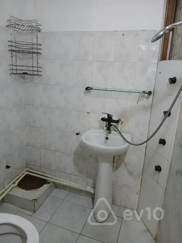Kirayə verilir 2 otaqlı köhnə tikili 45 m²