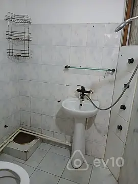 Kirayə verilir 2 otaqlı köhnə tikili 45 m²