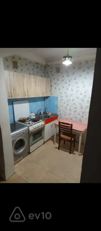 Kirayə verilir 2 otaqlı köhnə tikili 56 m²