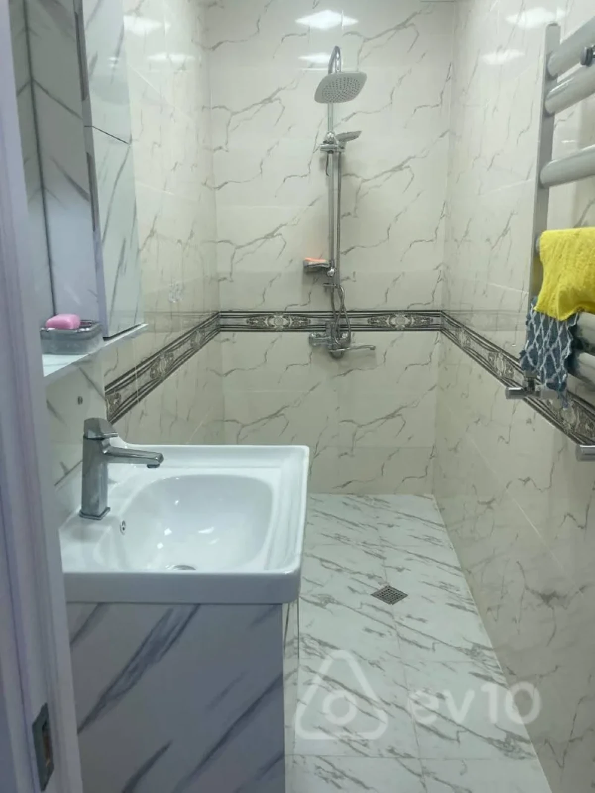 Kirayə verilir 3 otaqlı yeni tikili 80 m²