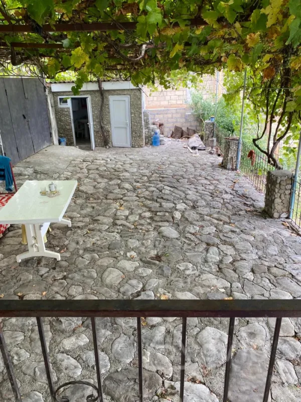 Satılır 3 otaqlı həyət evi 6 m²