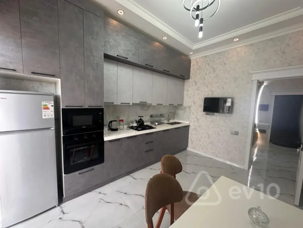 Kirayə verilir 2 otaqlı yeni tikili 86 m²