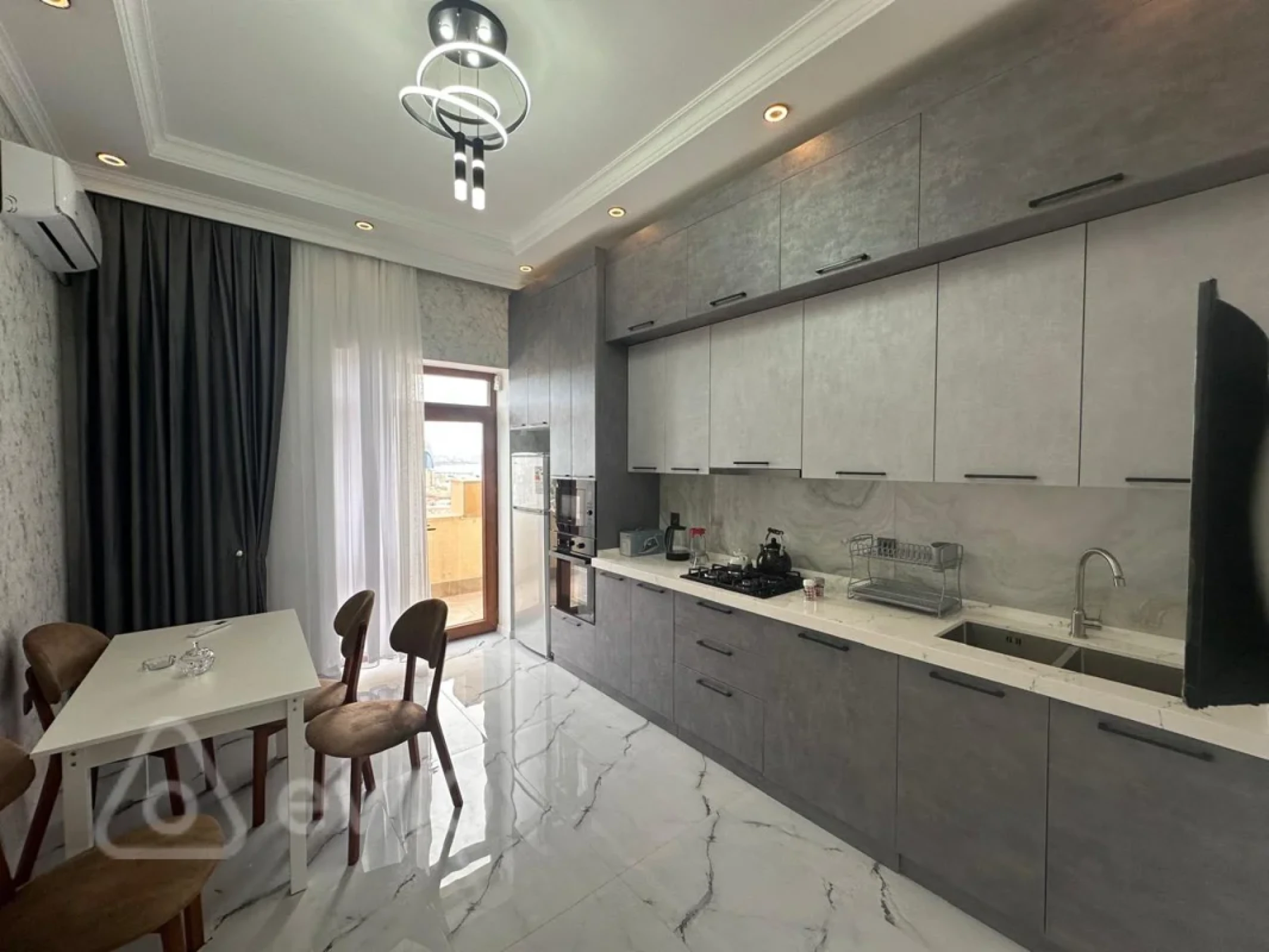 Kirayə verilir 2 otaqlı yeni tikili 86 m²