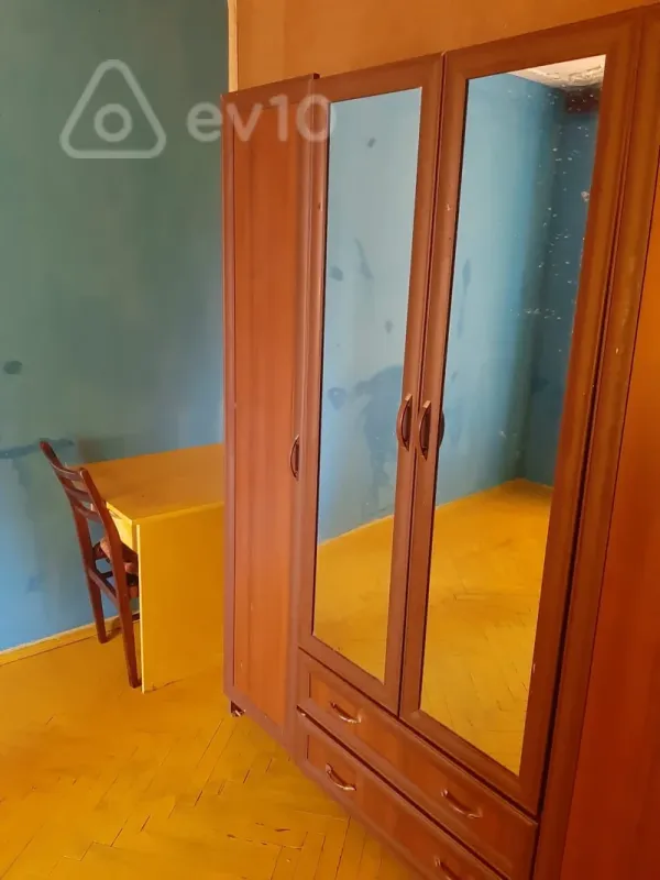 Kirayə verilir 2 otaqlı köhnə tikili 52 m²