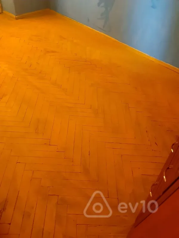 Kirayə verilir 2 otaqlı köhnə tikili 52 m²