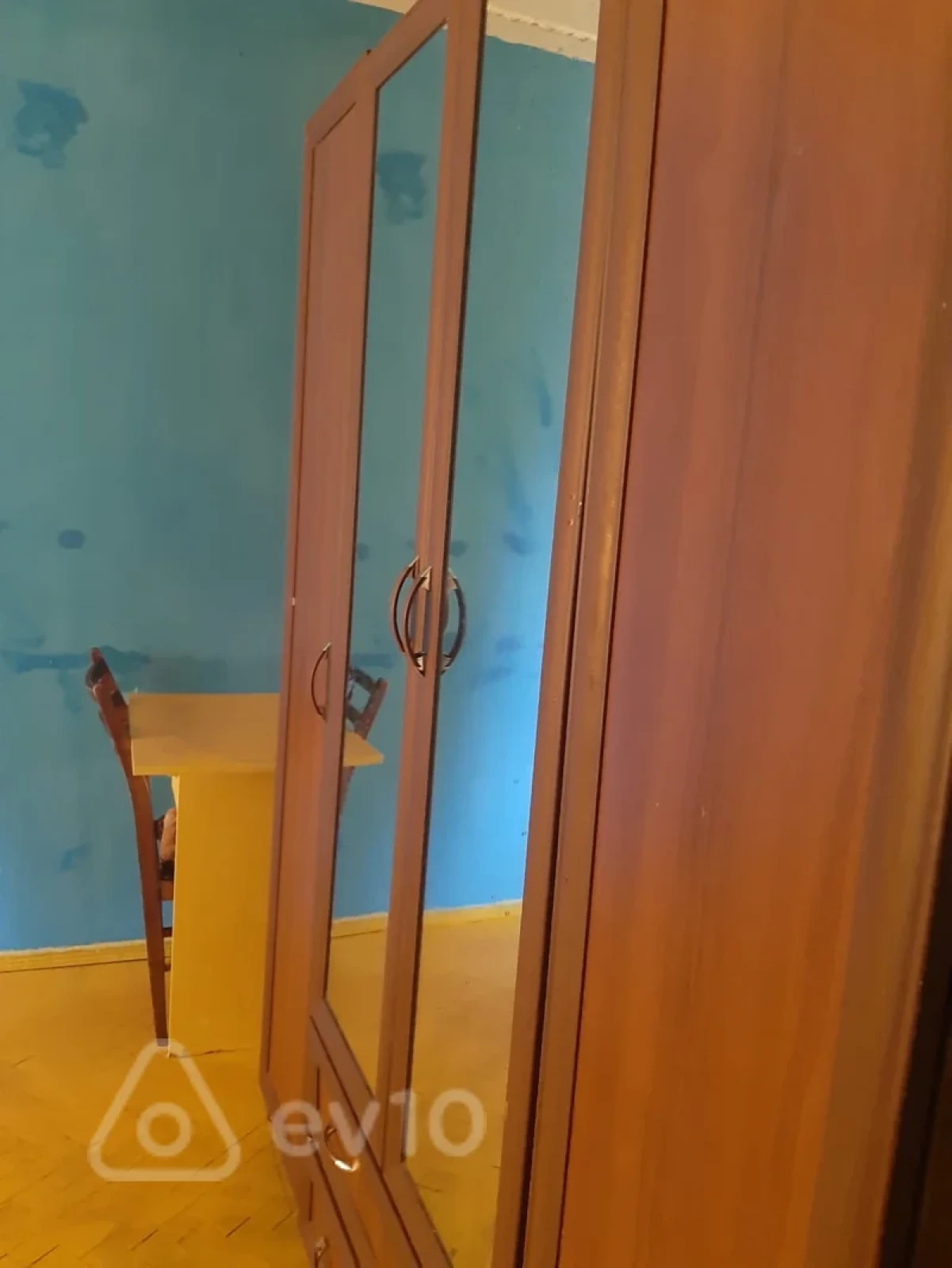 Kirayə verilir 2 otaqlı köhnə tikili 52 m²