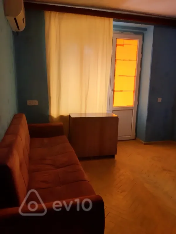 Kirayə verilir 2 otaqlı köhnə tikili 52 m²
