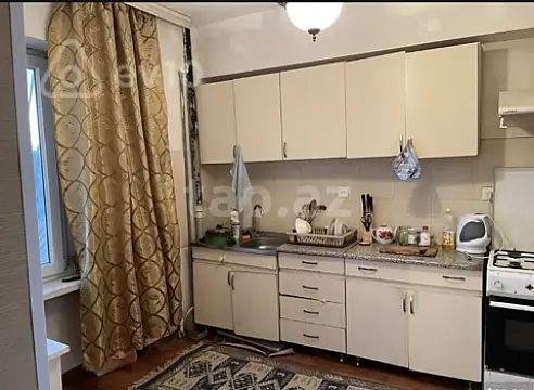 Kirayə verilir 2 otaqlı köhnə tikili 70 m²