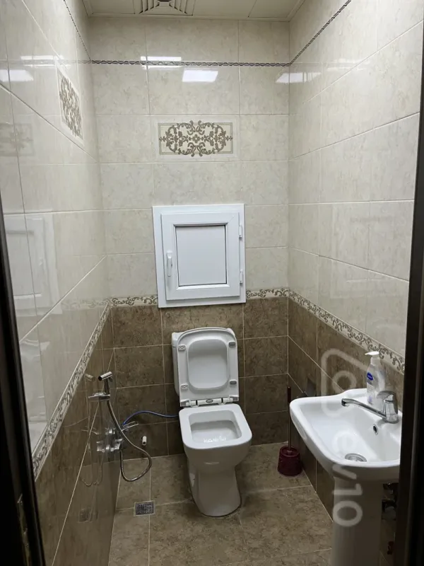 Kirayə verilir 4 otaqlı yeni tikili 152 m²