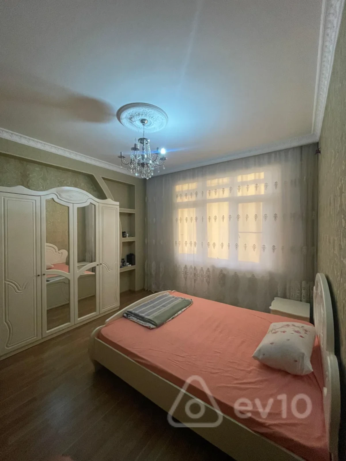 Kirayə verilir 4 otaqlı yeni tikili 152 m²