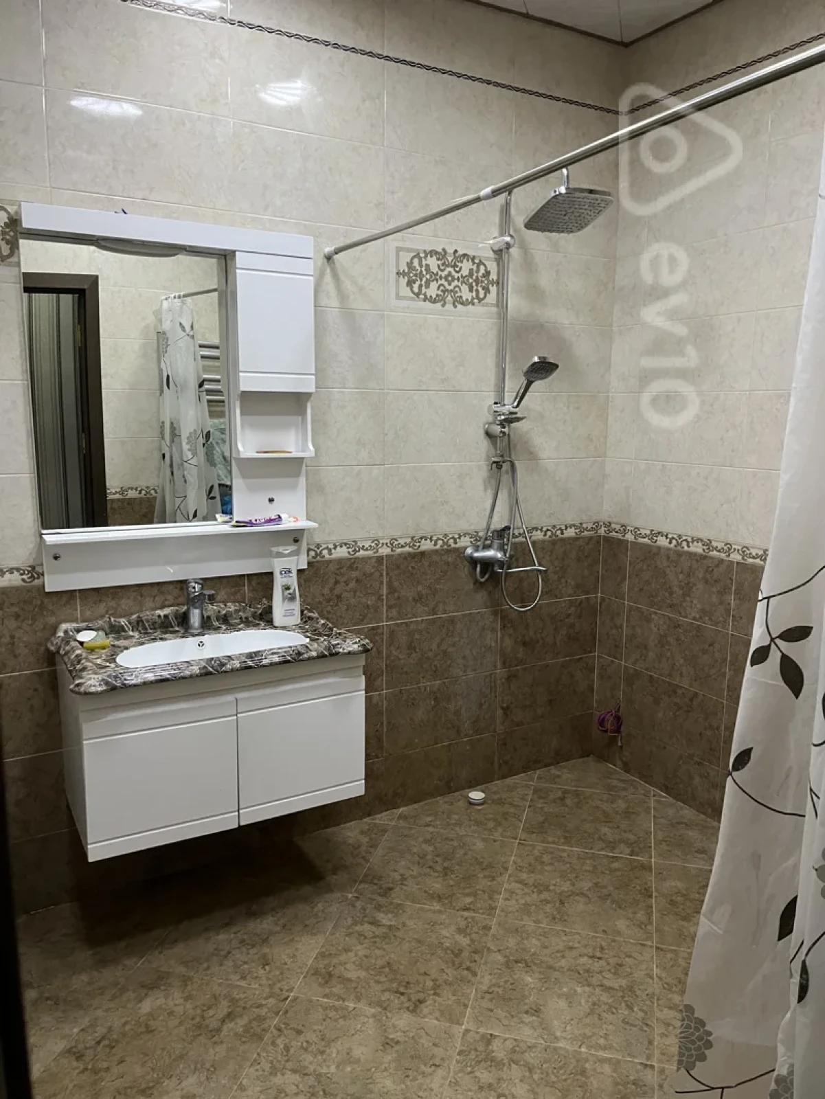 Kirayə verilir 4 otaqlı yeni tikili 152 m²