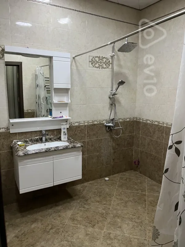 Kirayə verilir 4 otaqlı yeni tikili 152 m²