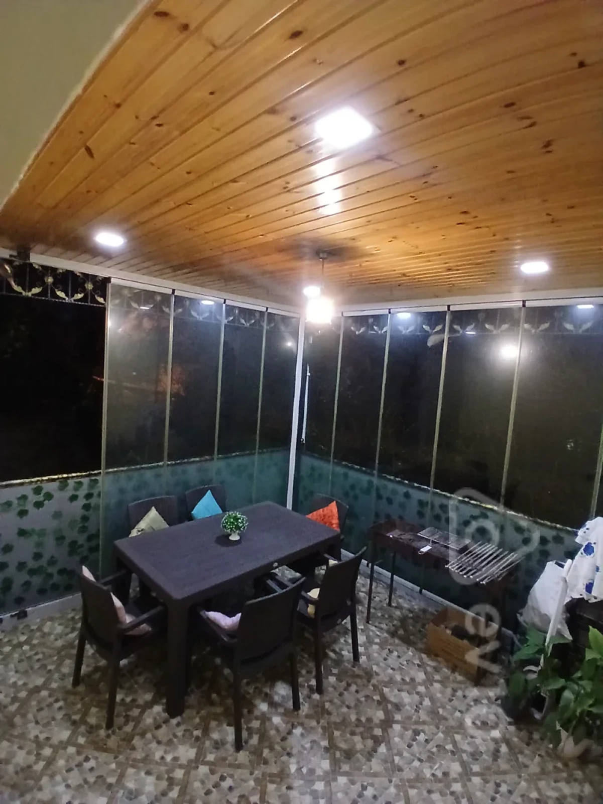 Satılır 4 otaqlı köhnə tikili 110 m²