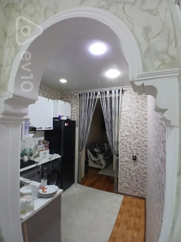 Satılır 4 otaqlı köhnə tikili 110 m²