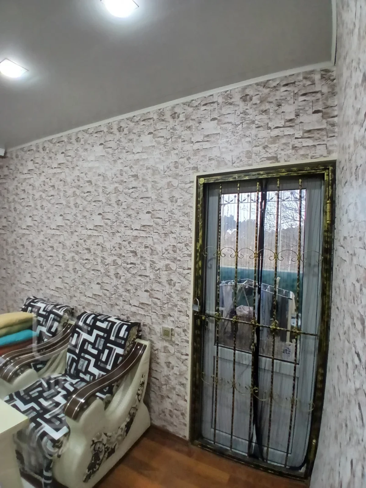 Satılır 4 otaqlı köhnə tikili 110 m²