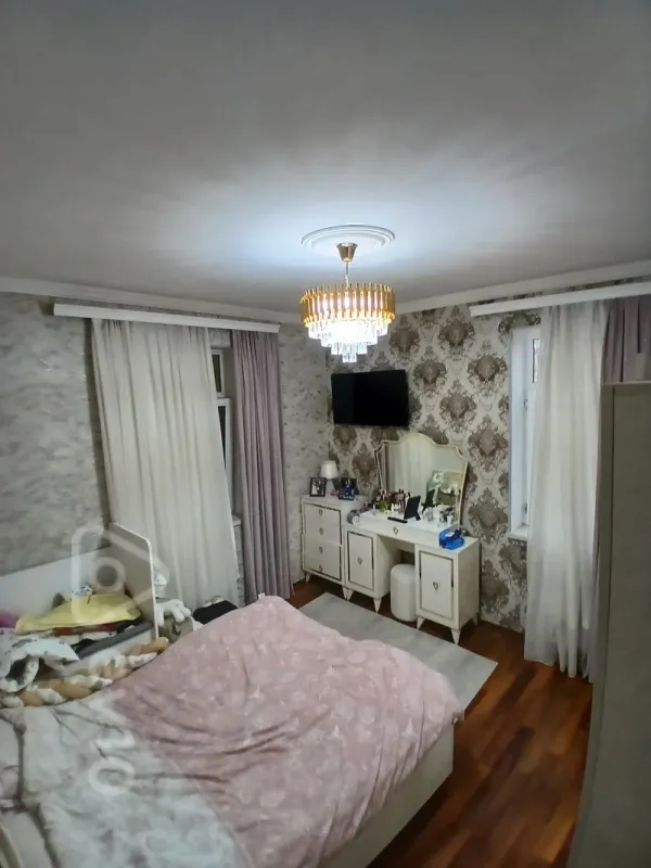 Satılır 4 otaqlı köhnə tikili 110 m²