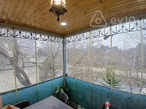 Satılır 4 otaqlı köhnə tikili 110 m²