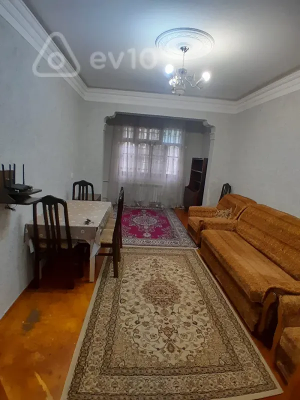 Kirayə verilir 2 otaqlı köhnə tikili 50 m²