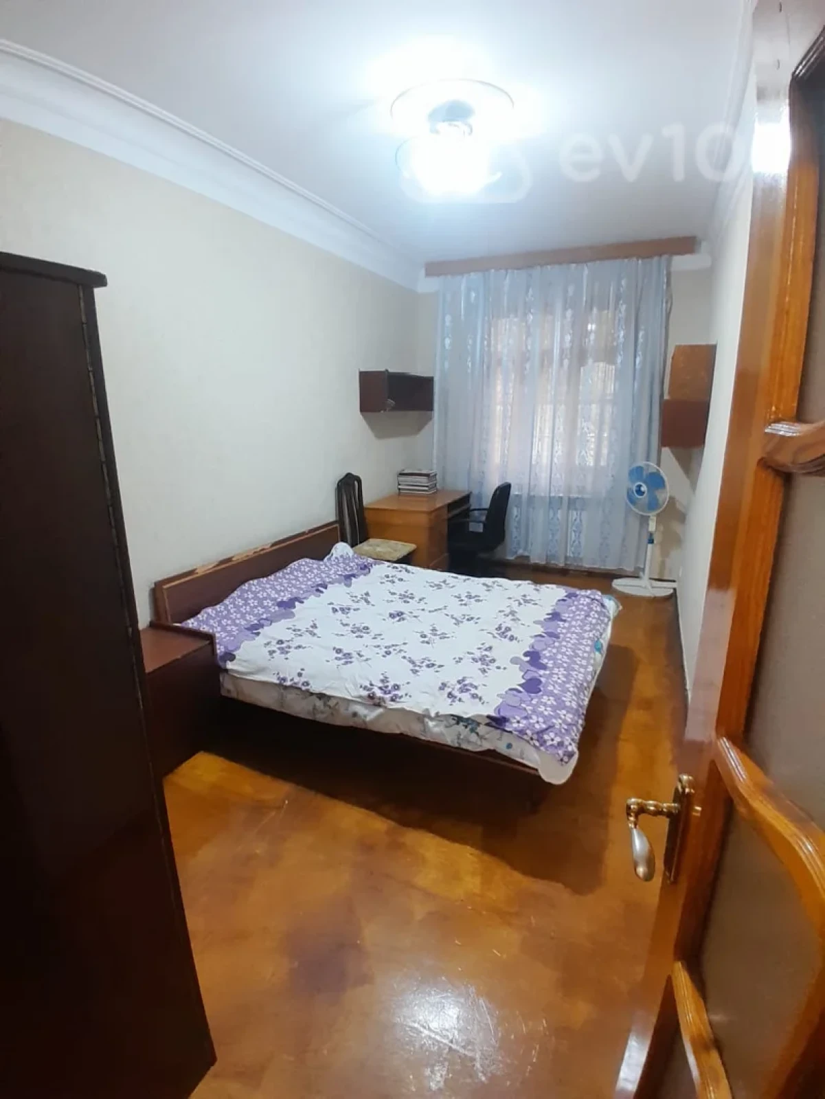 Kirayə verilir 2 otaqlı köhnə tikili 50 m²