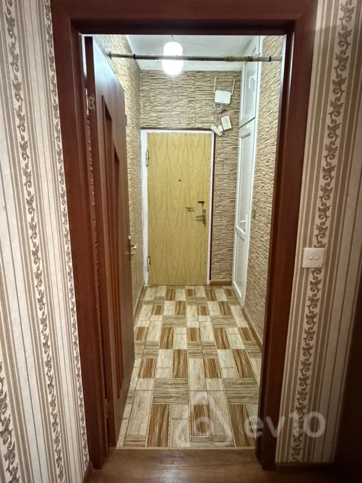Satılır 2 otaqlı köhnə tikili 42 m²