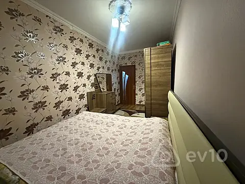 Satılır 2 otaqlı köhnə tikili 42 m²