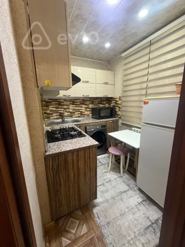 Satılır 2 otaqlı köhnə tikili 42 m²