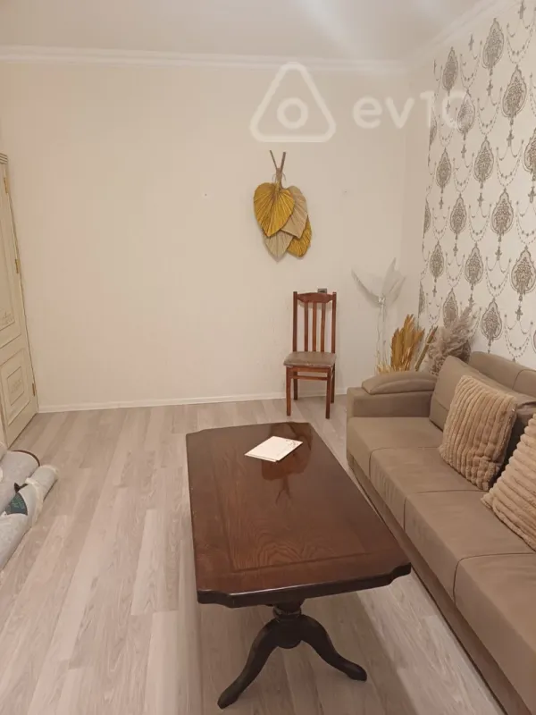 Kirayə verilir 2 otaqlı köhnə tikili 66 m²