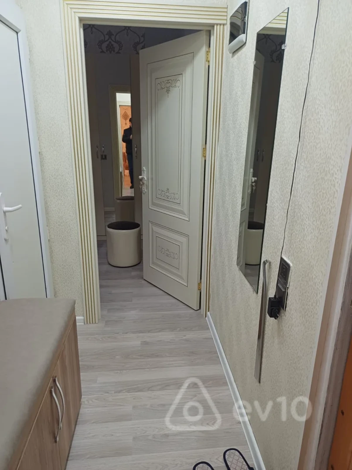 Kirayə verilir 2 otaqlı köhnə tikili 66 m²