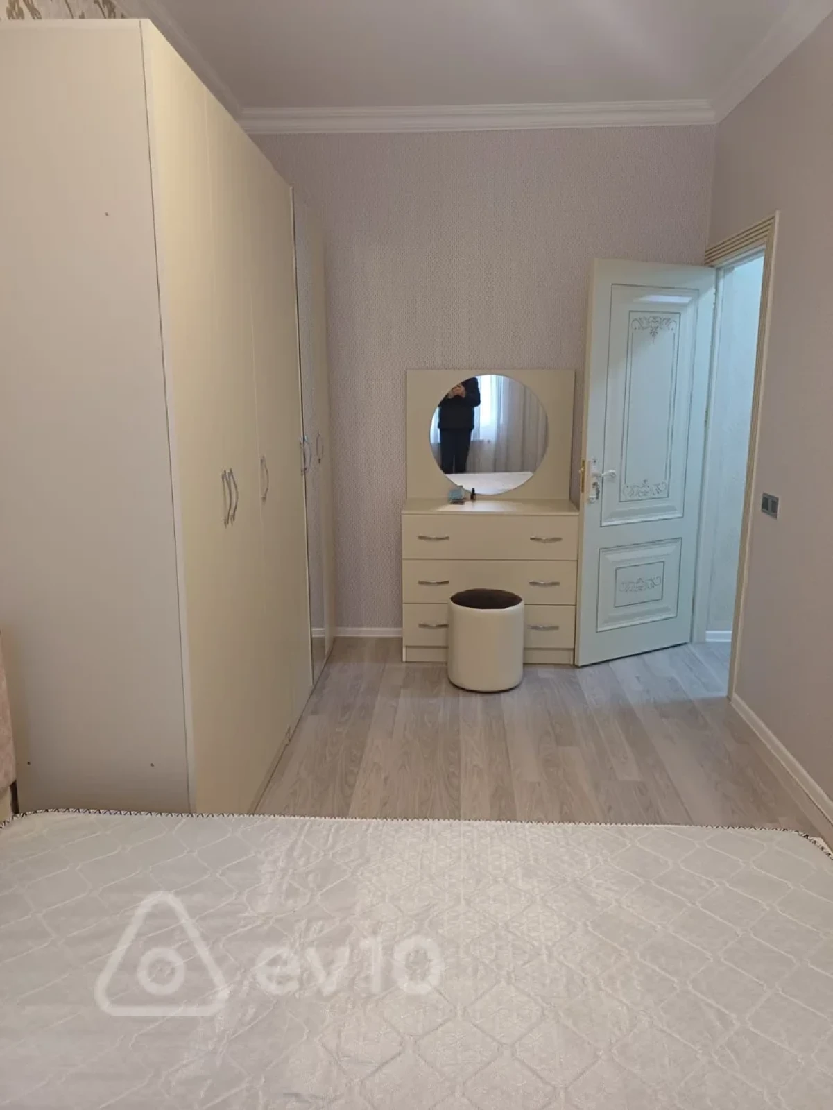 Kirayə verilir 2 otaqlı köhnə tikili 66 m²