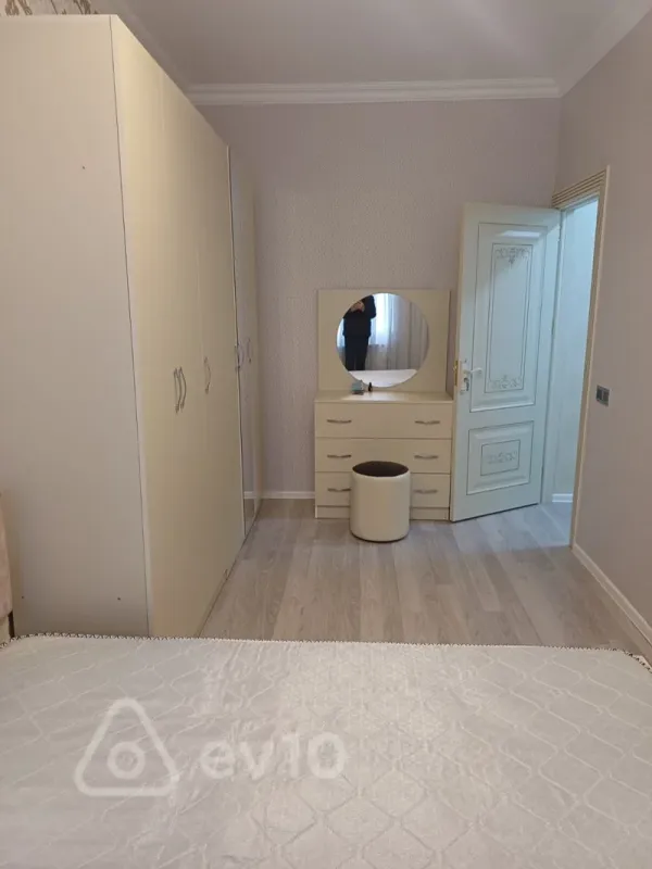 Kirayə verilir 2 otaqlı köhnə tikili 66 m²