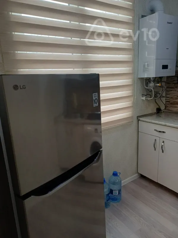 Kirayə verilir 2 otaqlı köhnə tikili 66 m²