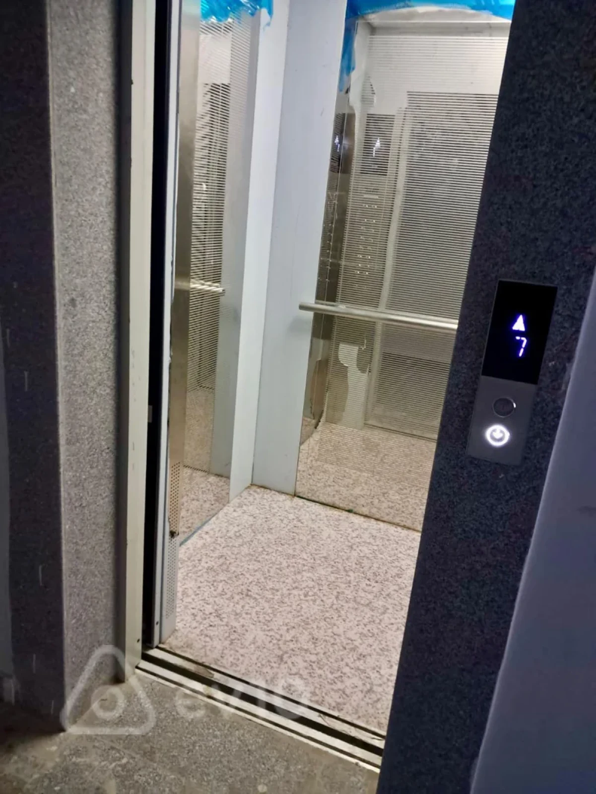 Kirayə verilir 2 otaqlı köhnə tikili 66 m²