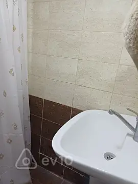 Kirayə verilir 2 otaqlı köhnə tikili 66 m²