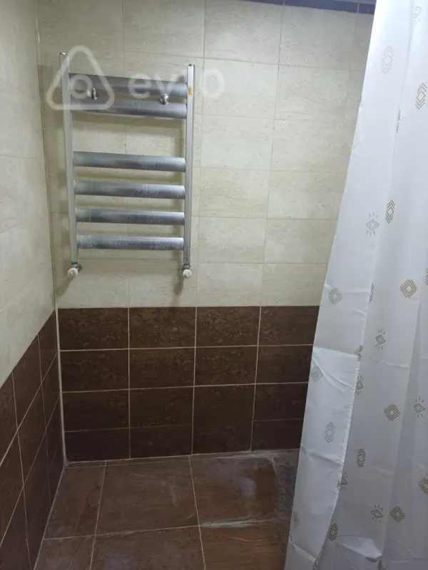 Kirayə verilir 2 otaqlı köhnə tikili 66 m²