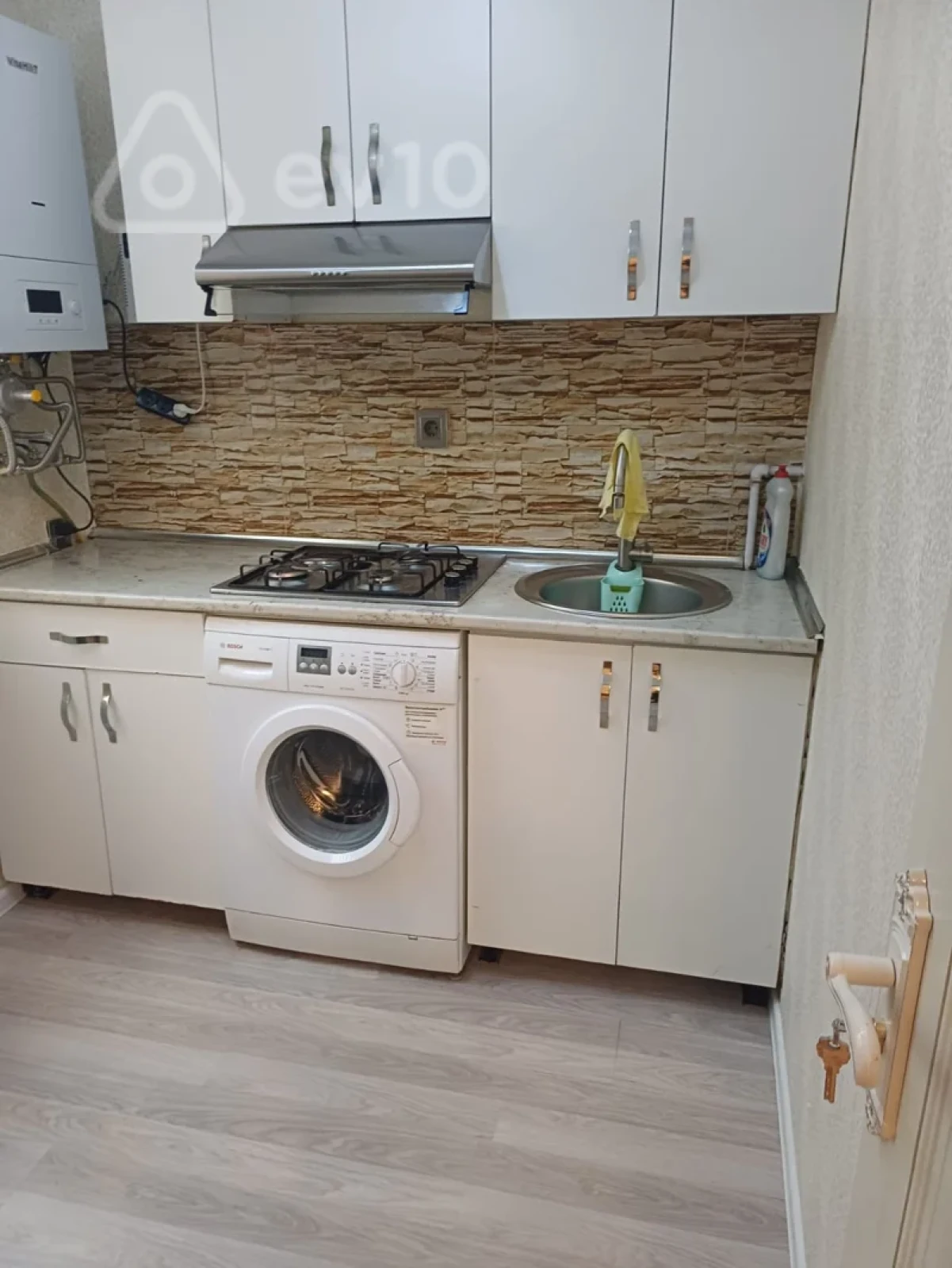 Kirayə verilir 2 otaqlı köhnə tikili 66 m²